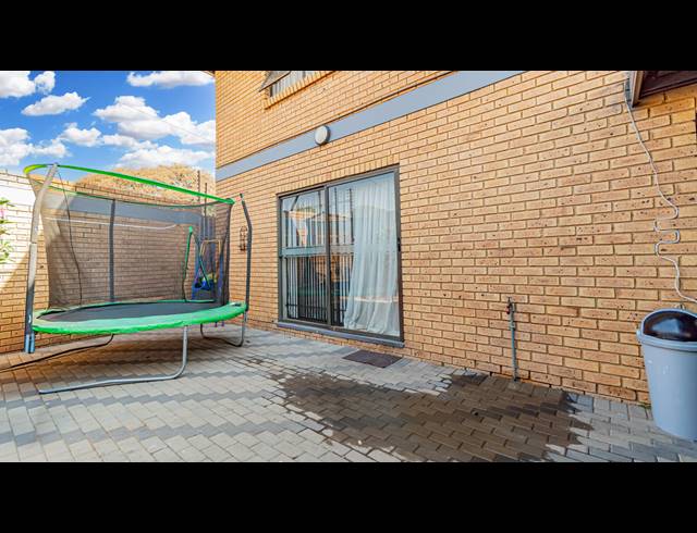 3 BEDROOM TOWNHOUSE FOR SALE IN ELANDSHAVEN